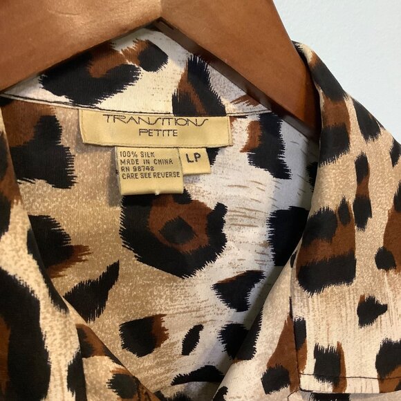 Vtg 90s Transitions Womens Petite Large Leopard Print 100% Silk Button Up Blouse - Picture 2 of 9
